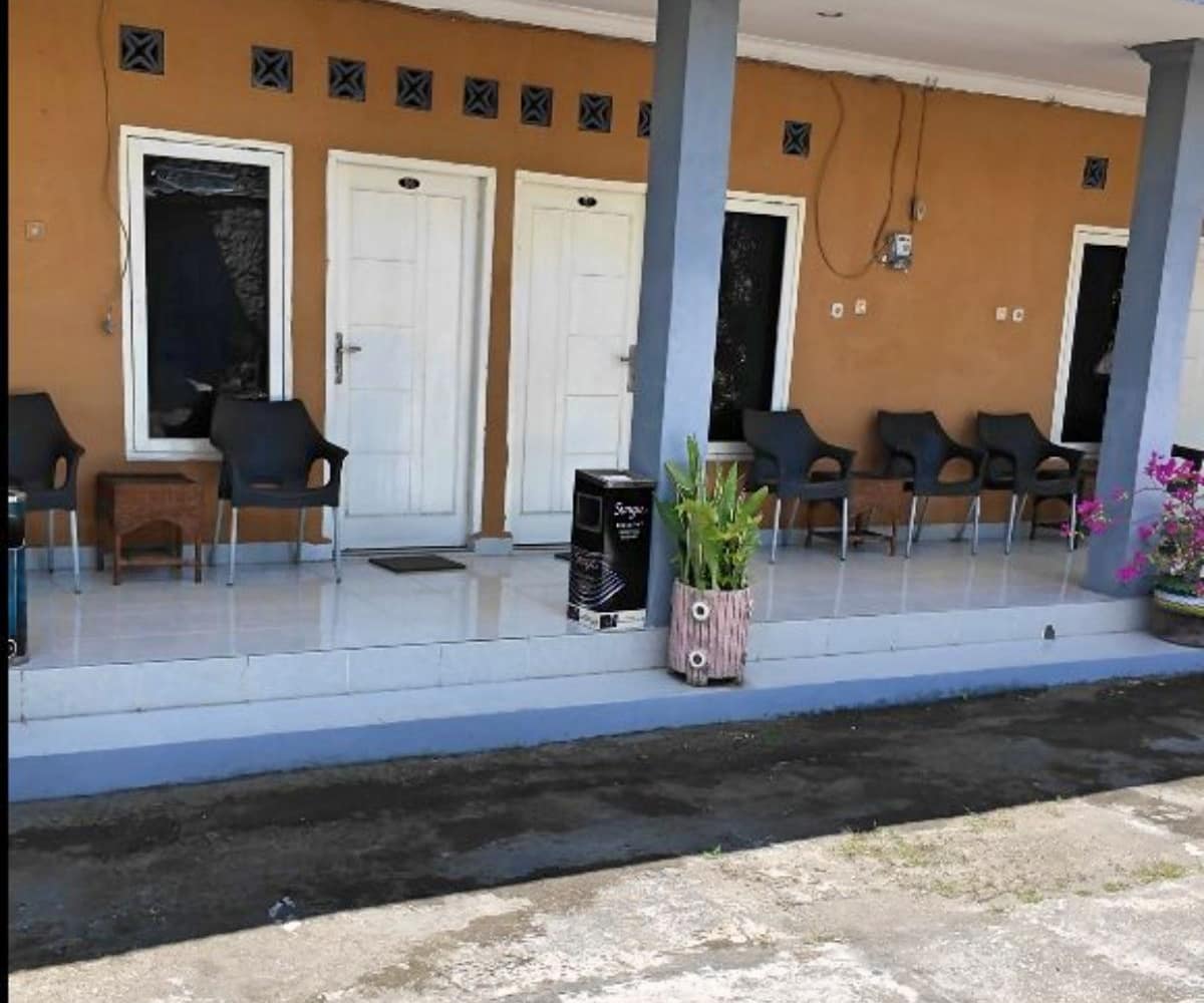 Profitable homestay in Waingapu Sumba with 80% occupancy, 11 rooms, and expansion potential. Rare city investment opportunity in East Sumba.