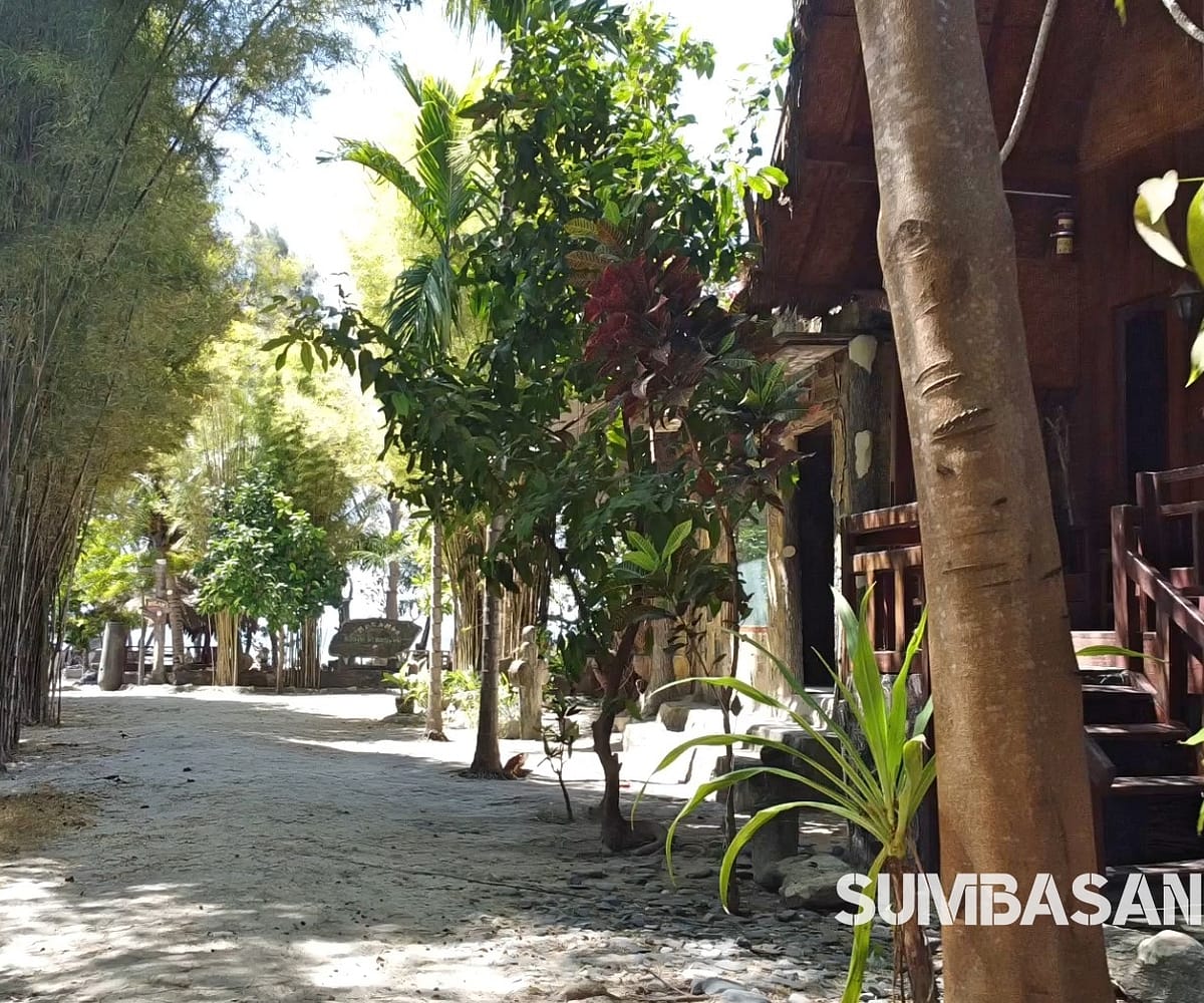 Maramba boutique beachfront property for sale: 9-villa resort with pool, restaurant, direct beach access near Waingapu, East Sumba.