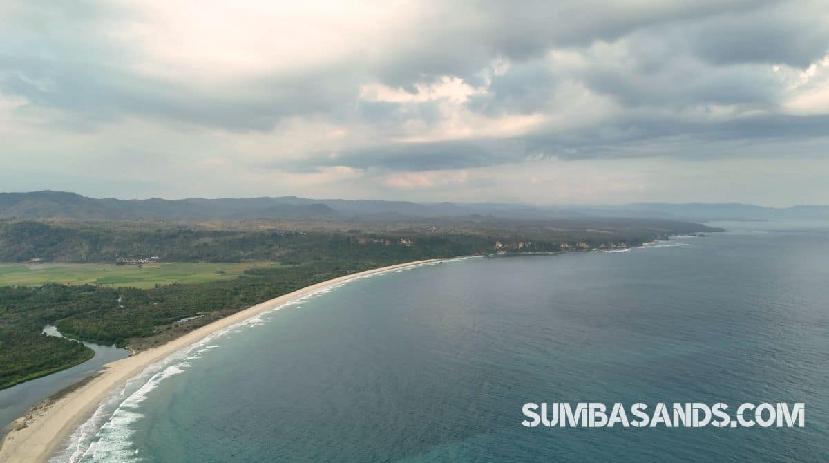 A sweeping aerial drone photograph highlighting the 9,640 sqm freehold boundary marked in yellow on an elevated coastal cliff in Wai Hura. The plot overlooks vibrant turquoise ocean waters and crashing white surf.