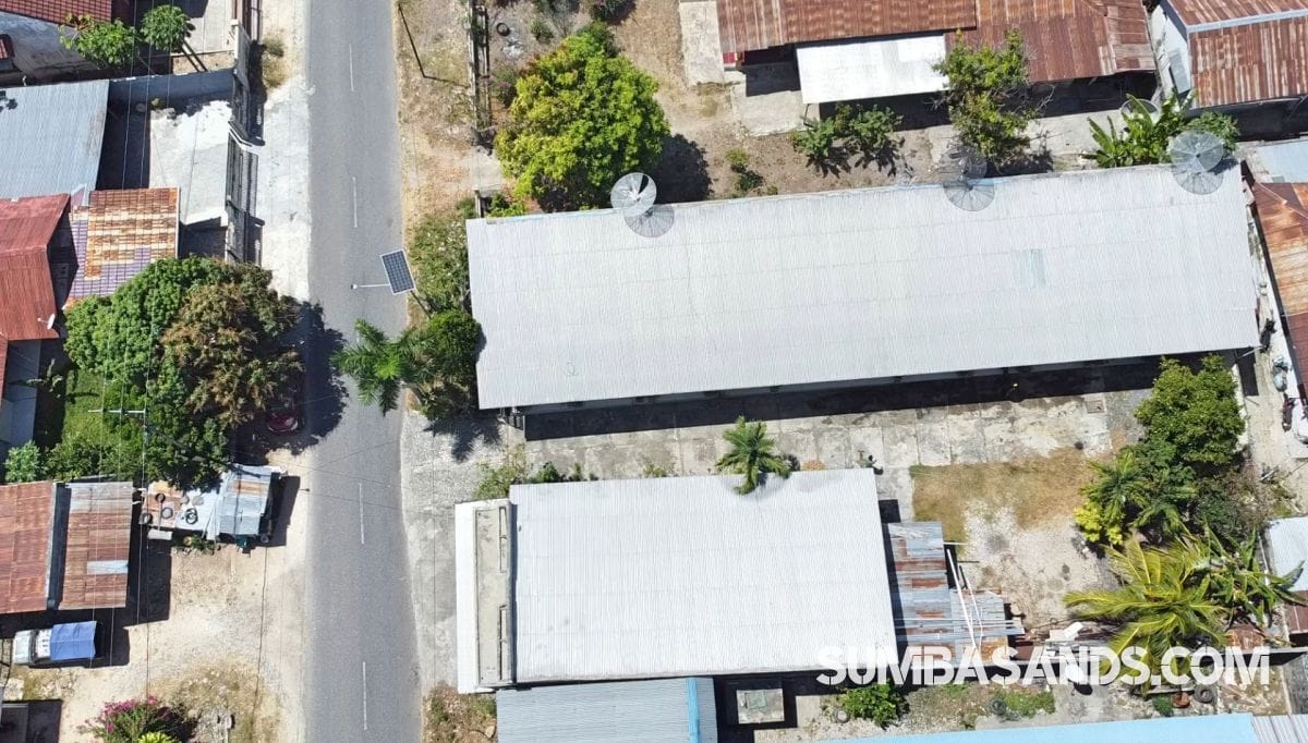 Profitable homestay in Waingapu Sumba with 80% occupancy, 11 rooms, and expansion potential. Rare city investment opportunity in East Sumba.