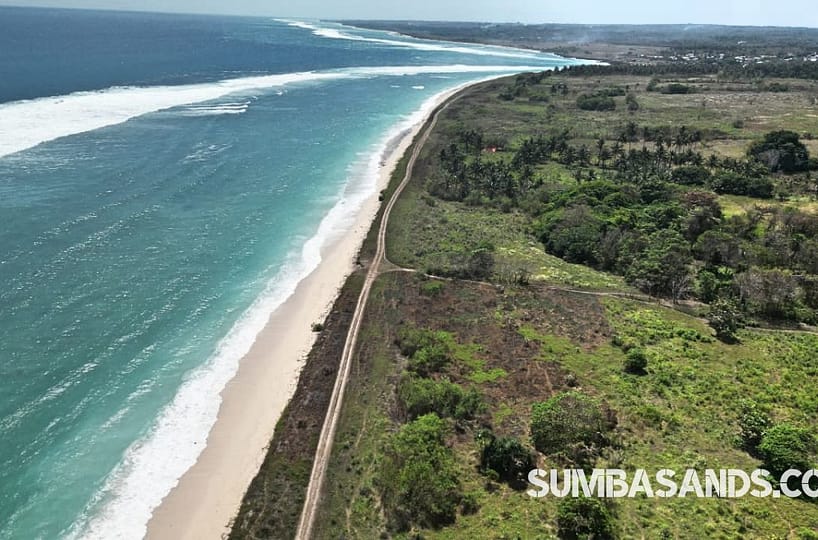 Pero Beach discounted plots for sale: freehold beachfront land from EUR 13/m² strong investment upside in Kodi, West Sumba.